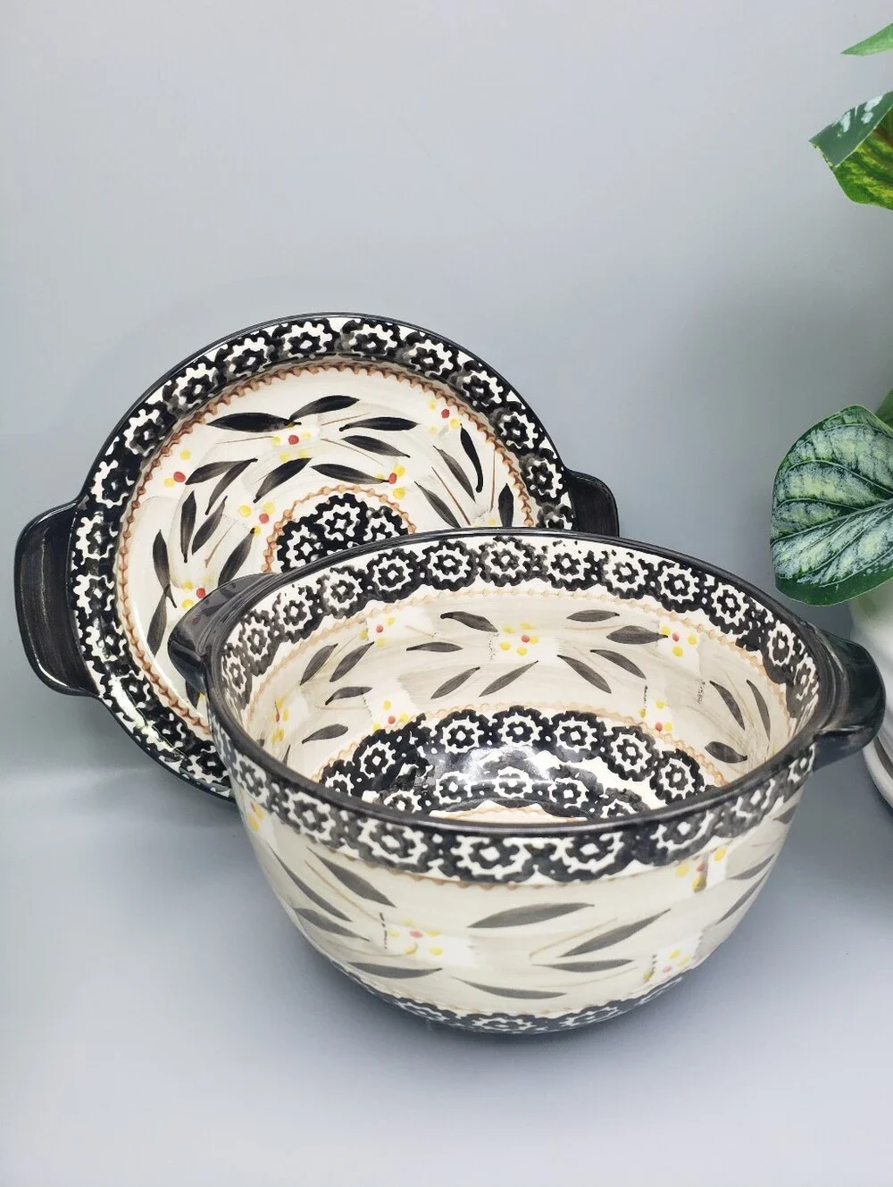 Temptations Ceramic Bowl w/ Matching Lid/Plate - Old World Black 1 Quart Size